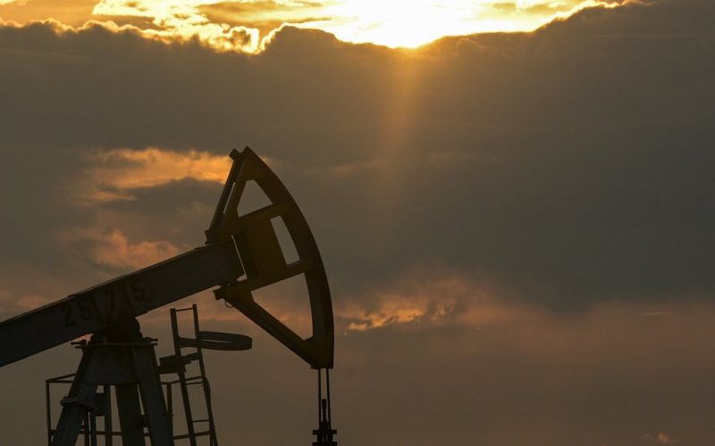 Индийский министр предостерегает США от роста цен на нефть до $200 без российской добычи